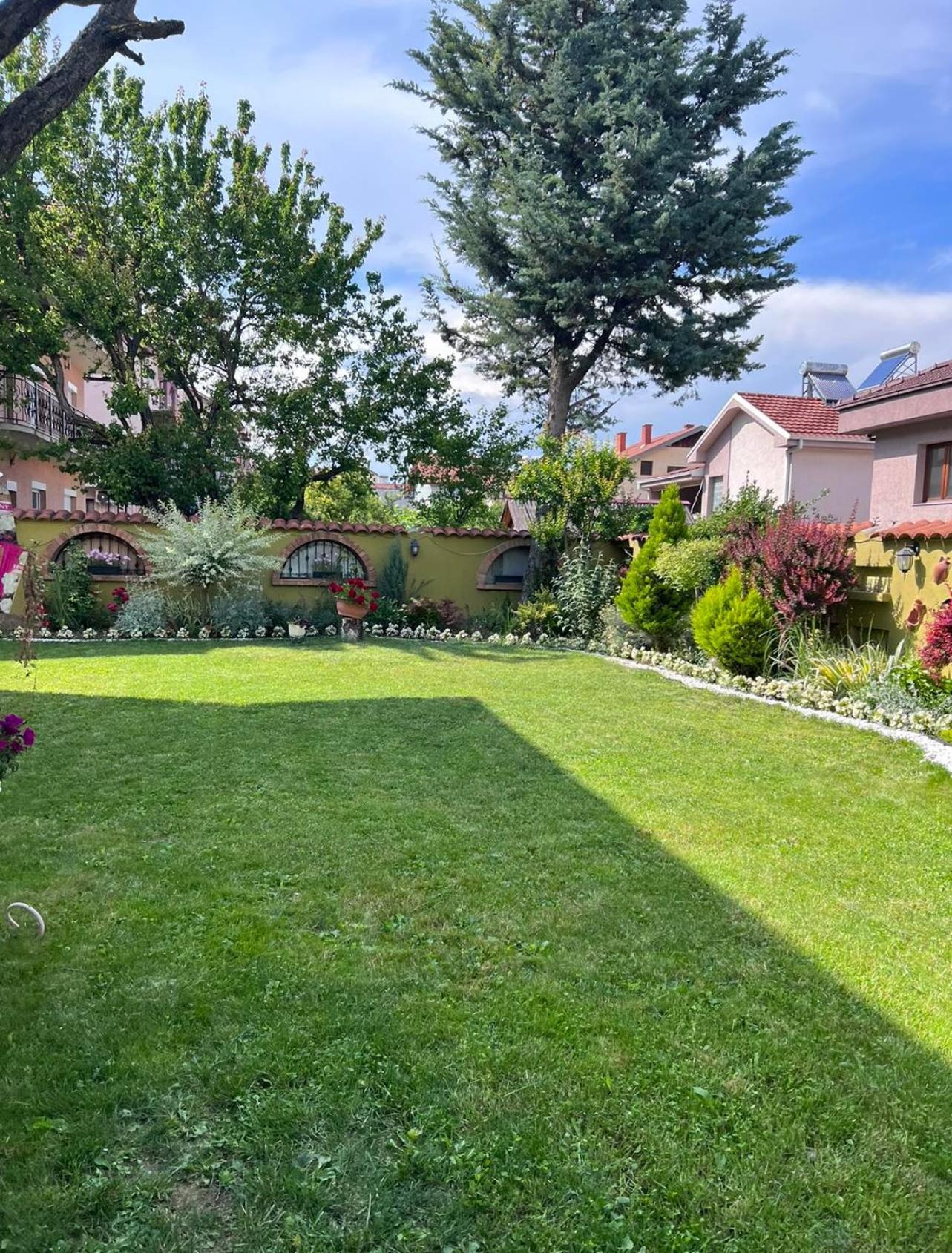 Lux Garden Home D Kumanovo Bagian luar foto